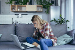 jak zdemaskować oszusta matrymonialnego