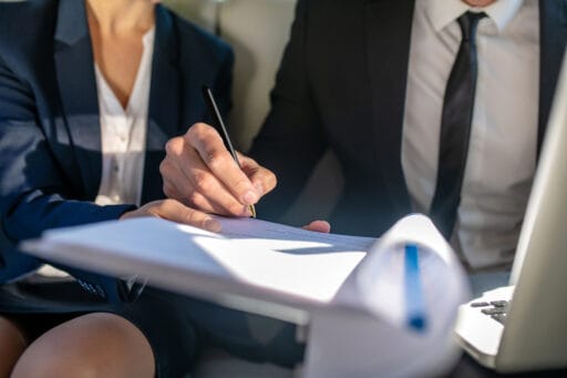 Weryfikacja osób i analiza reputacji w biznesie