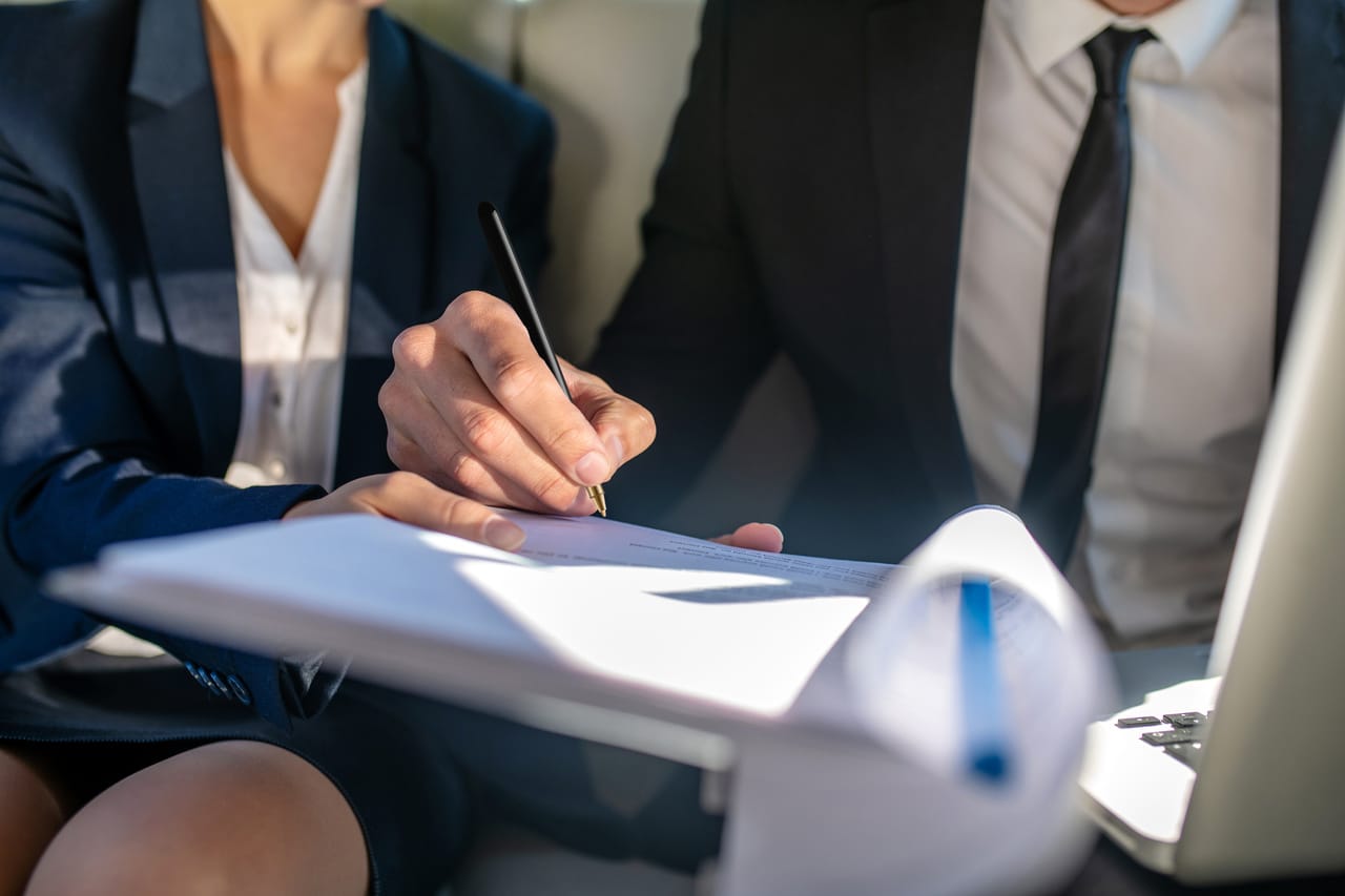 Weryfikacja osób i analiza reputacji w biznesie